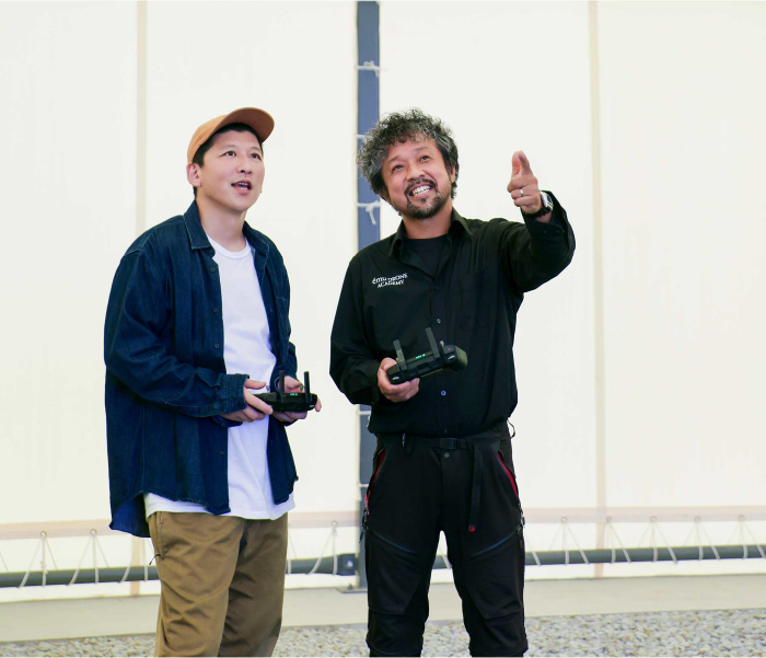 エミュドローンアカデミー　ドローン講師と生徒