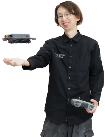 エミュドローンアカデミーのインストラクター岩崎英明