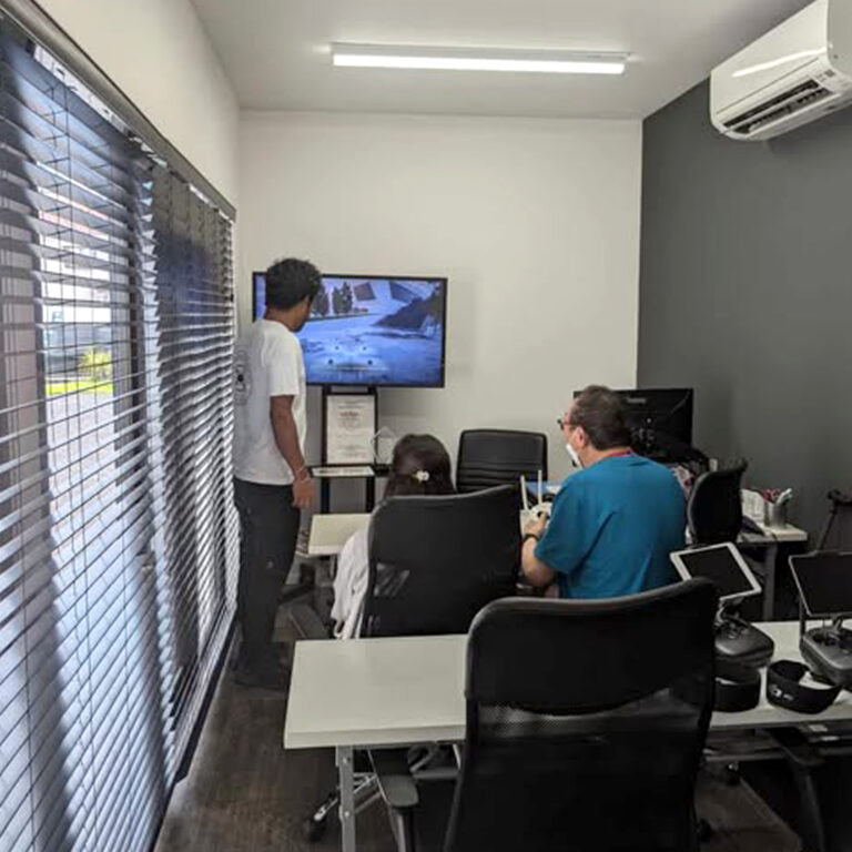 エミュドローンアカデミーのドローン講座